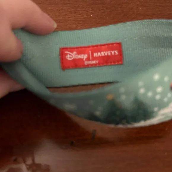 Harveys Disney Winter Wonderland Click and Go Keychain - Picture 4 of 6